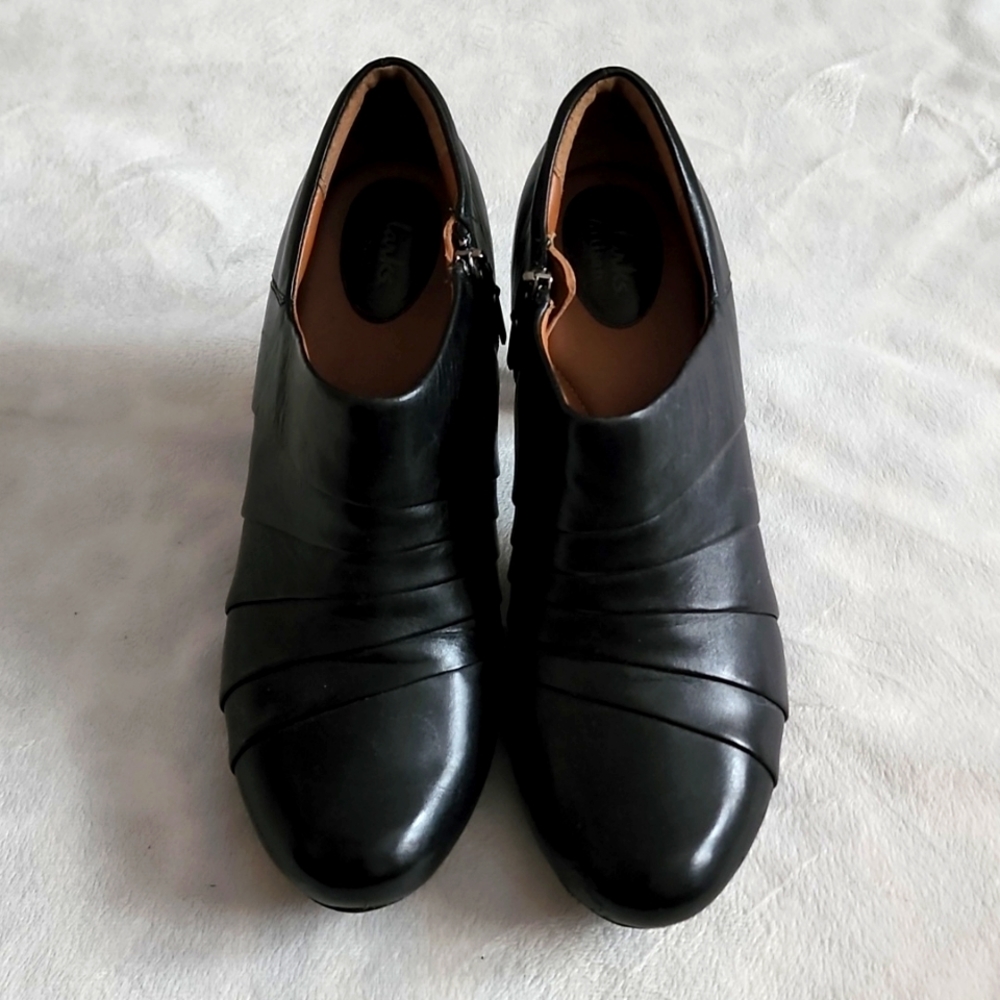 Clarks heel bootie